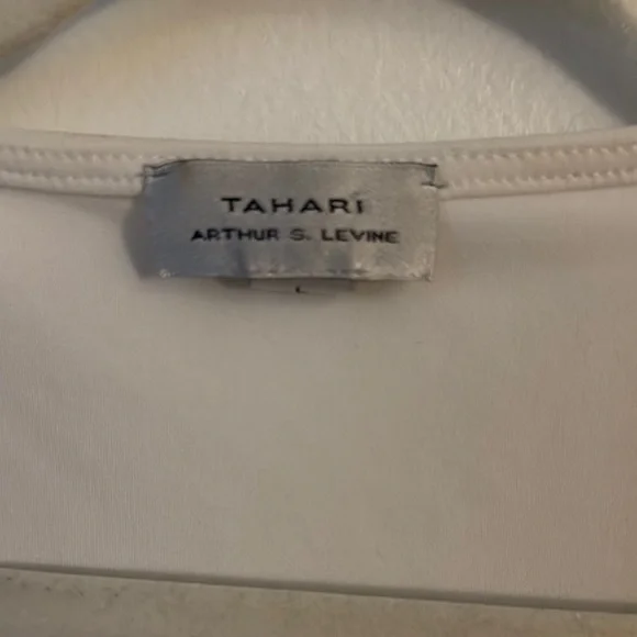 Elegant Cream Sleeveless Top - Picture 2 of 3